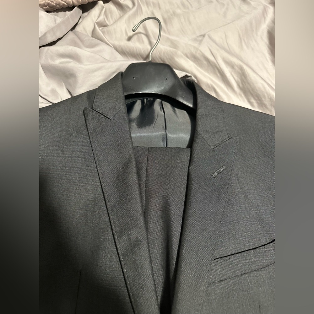 Grey suit - Picture 3 of 4